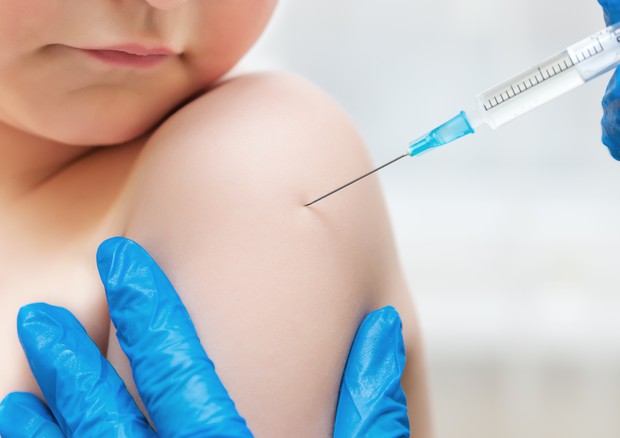 bambino vaccino