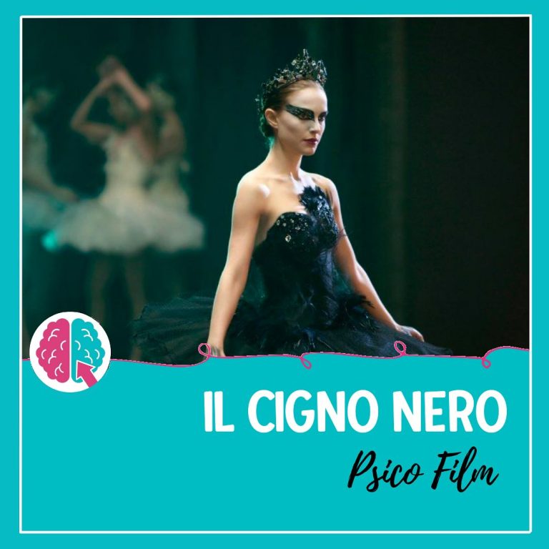Fotogramma di una ballerina in costume nero con il titolo «Il Cigno Nero – Psico Film».
